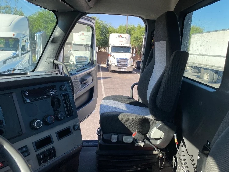 2021 Freightliner Cascadia in Phoenix, AZ — photo 10