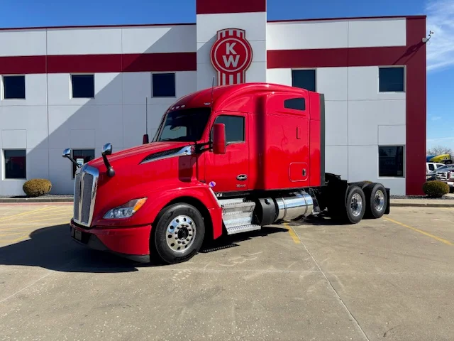 2022 Kenworth T680 in Champaign, IL