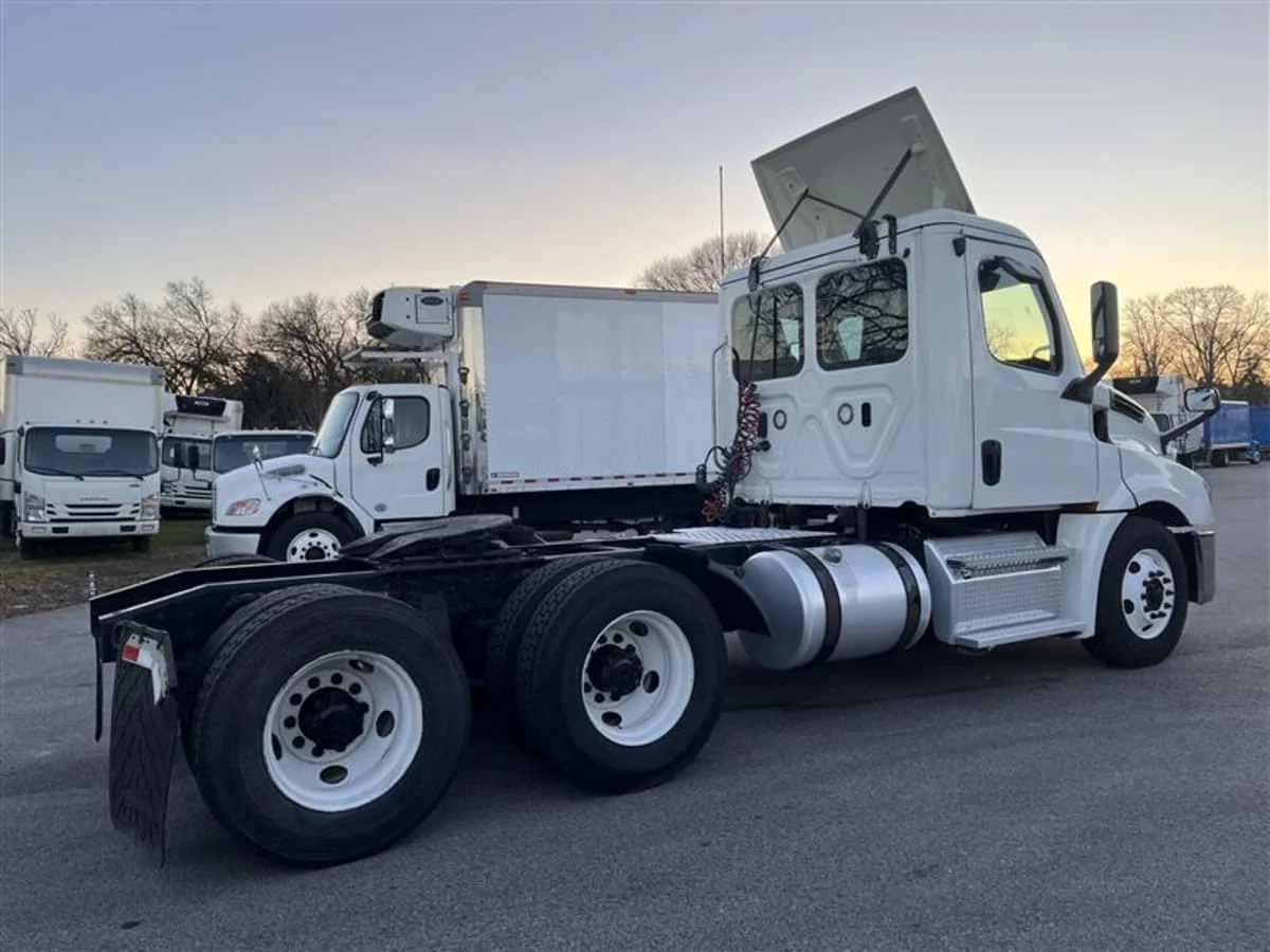 2019 Freightliner Cascadia in Beltsville, MD — photo 4