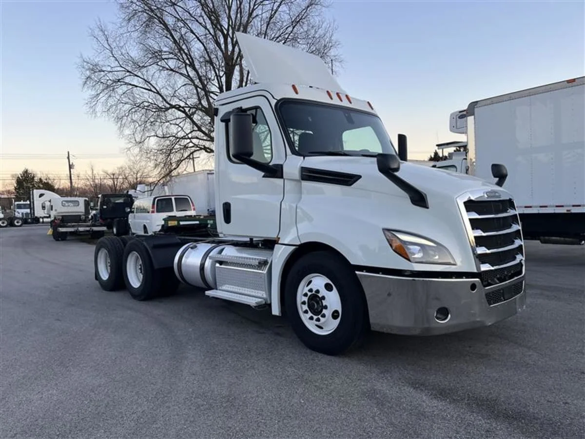 2019 Freightliner Cascadia in Beltsville, MD — photo 3