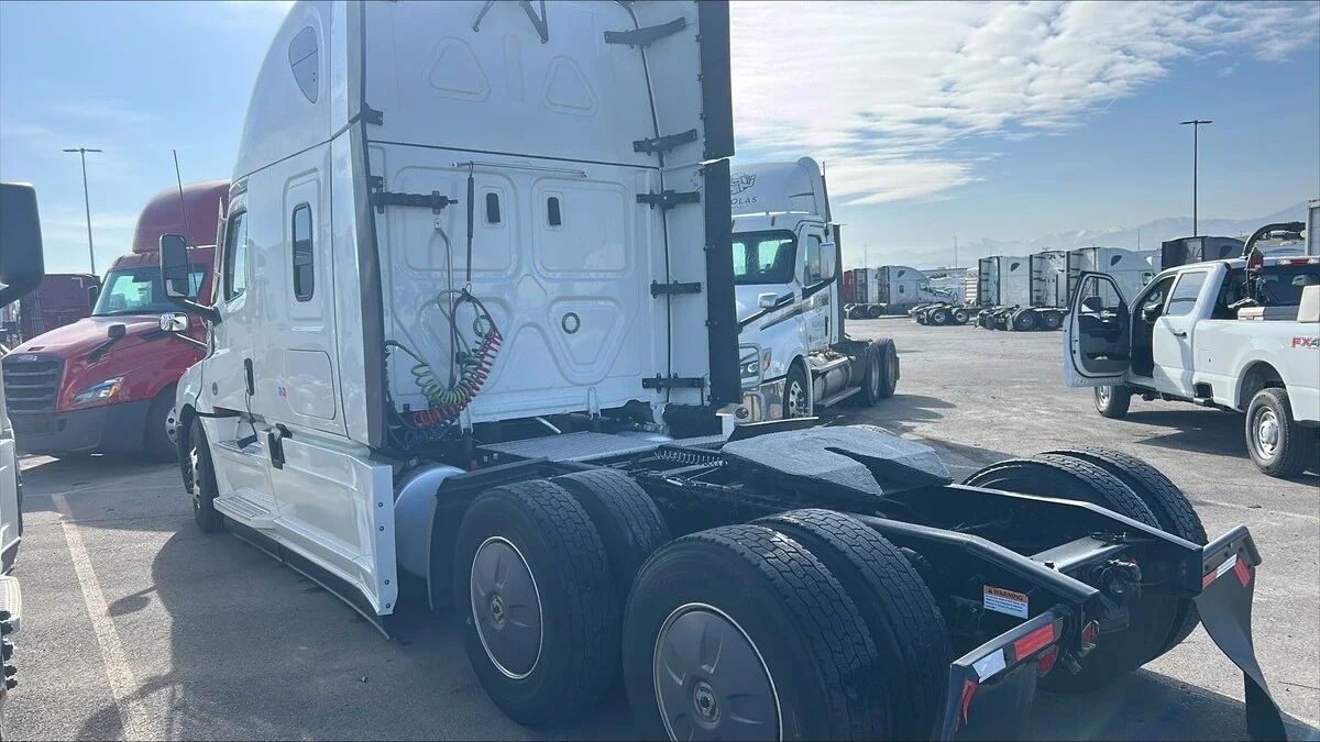 2024 Freightliner Cascadia - image 5