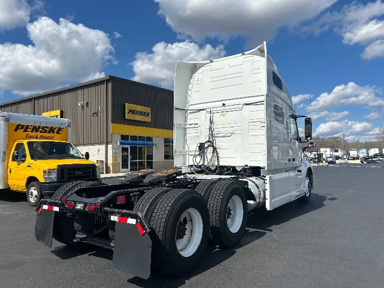 2019 Volvo VNL 760 - image 7