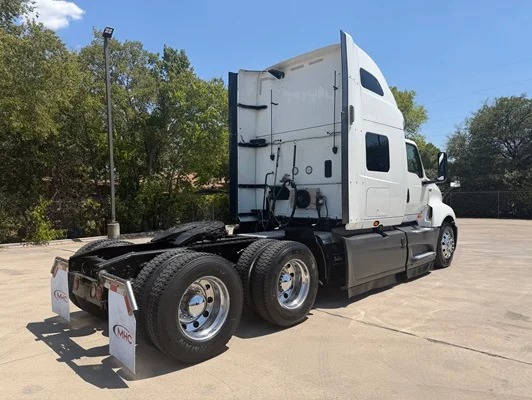 2022 International LT in Fort Worth, TX — photo 9