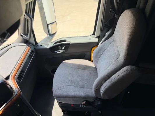 2022 International LT in Fort Worth, TX — photo 8