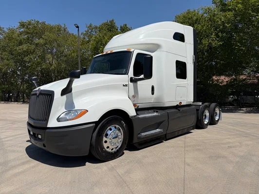 2022 International LT in Fort Worth, TX — photo 21