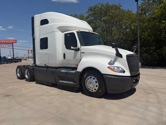 2022 International LT in Fort Worth, TX — photo 12