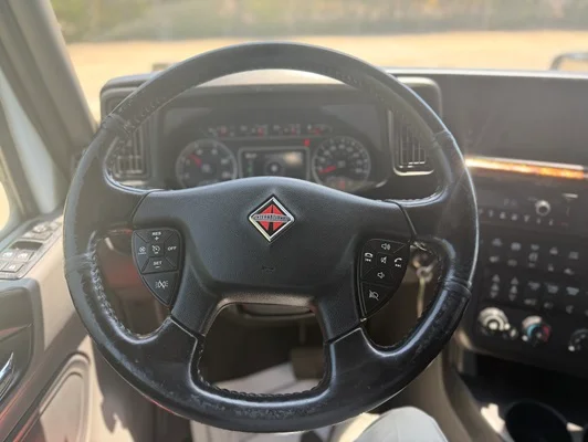 2022 International LT in Fort Worth, TX — photo 15