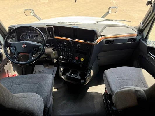2022 International LT in Fort Worth, TX — photo 3