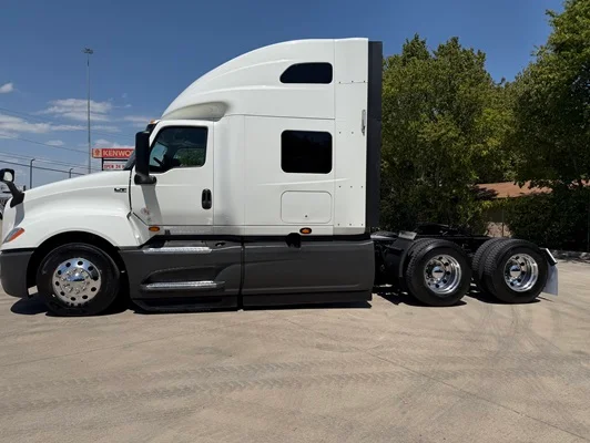 2022 International LT in Fort Worth, TX — photo 22