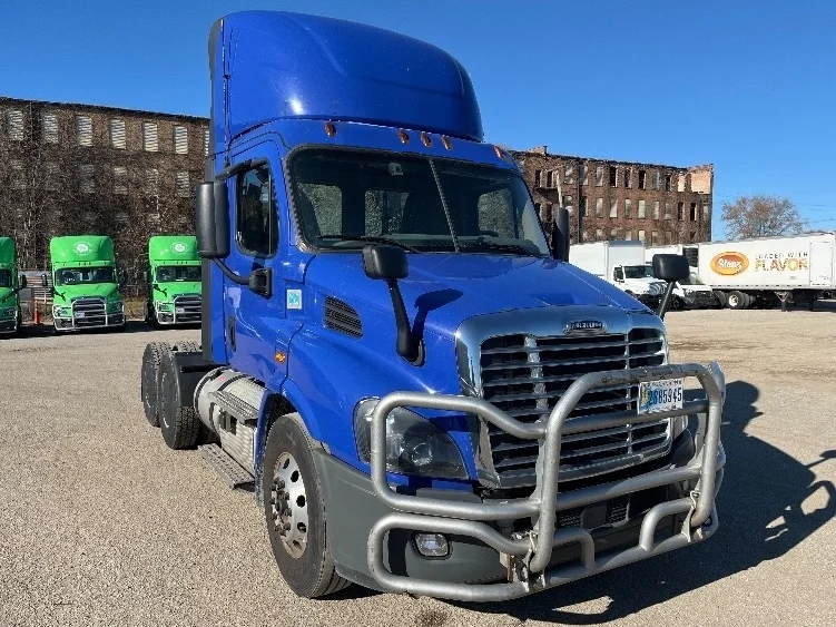 2020 Freightliner Cascadia in Elkhart, IN