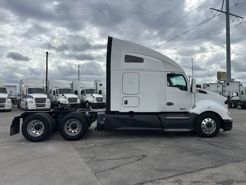 2020 Kenworth T680 - image 2