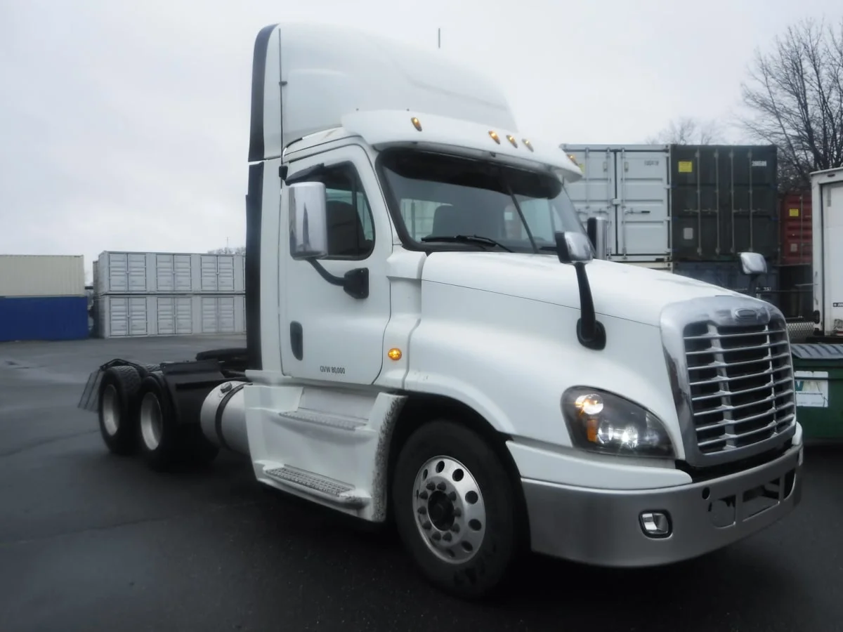 2018 Freightliner Cascadia - image 3
