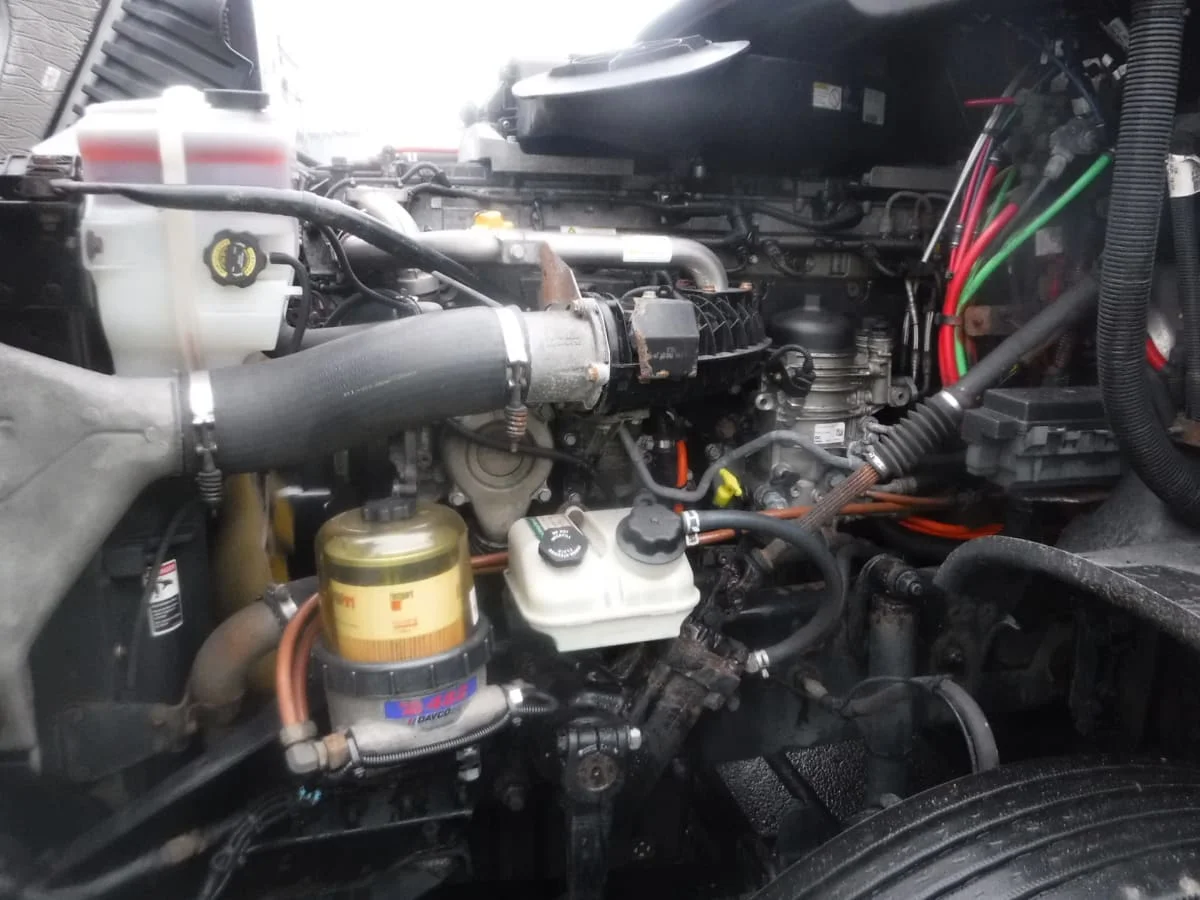 2018 Freightliner Cascadia - image 8