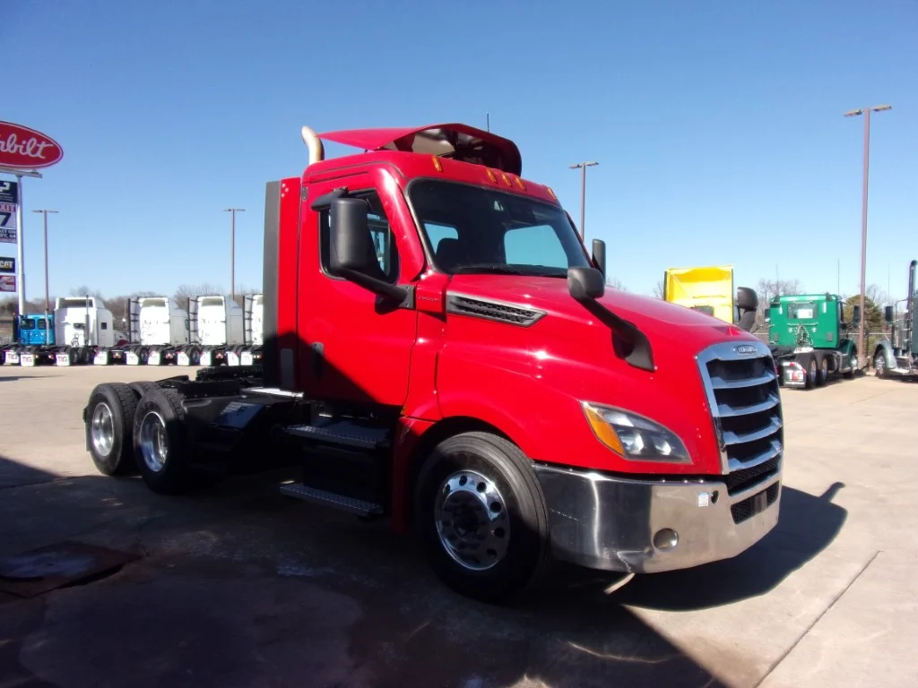 2021 Freightliner Cascadia - image 3