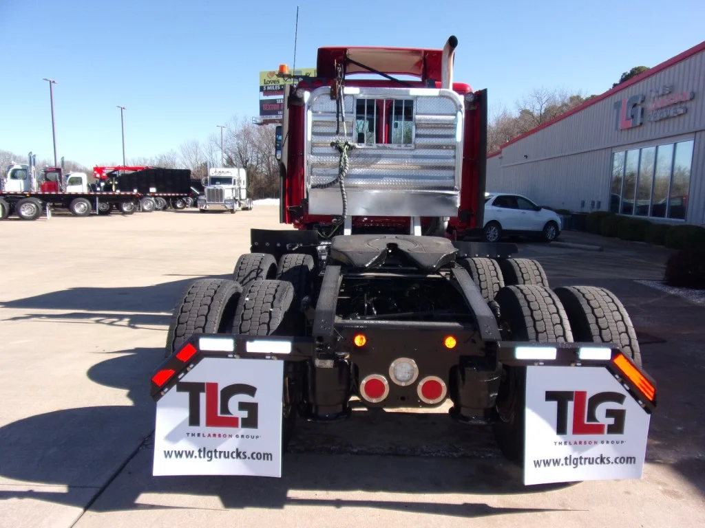 2021 Freightliner Cascadia - image 8