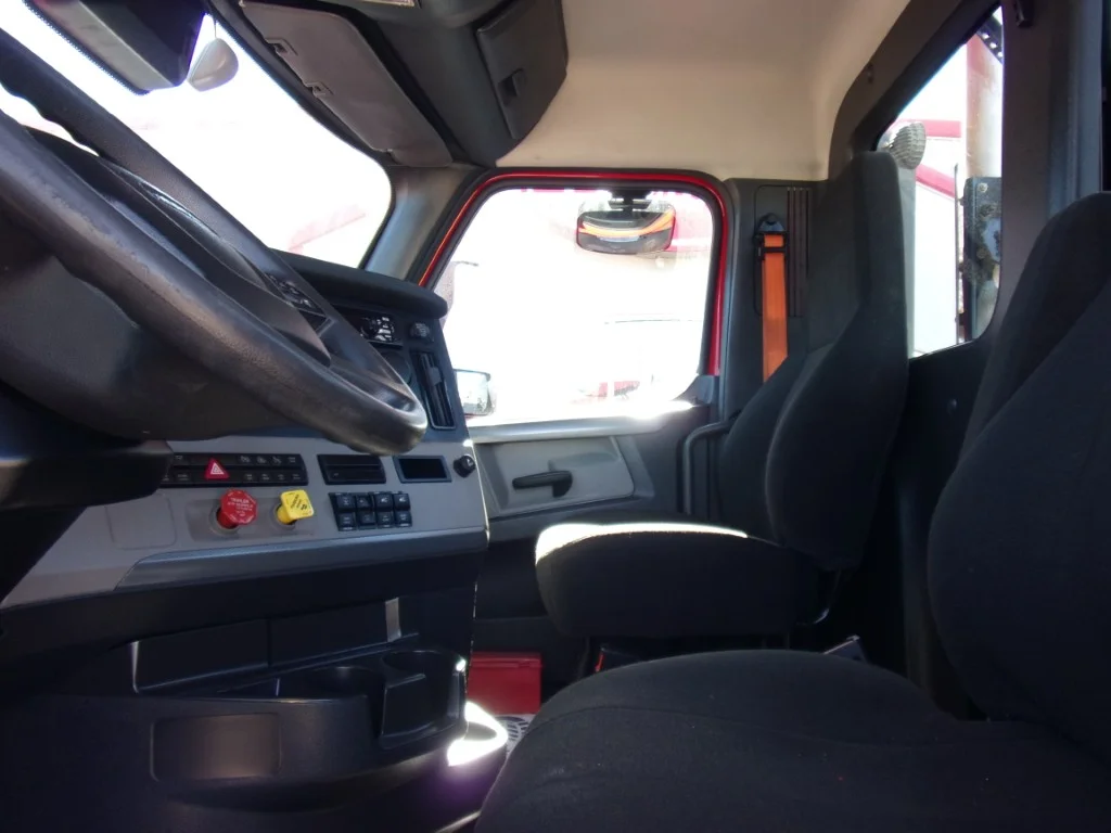 2021 Freightliner Cascadia - image 13