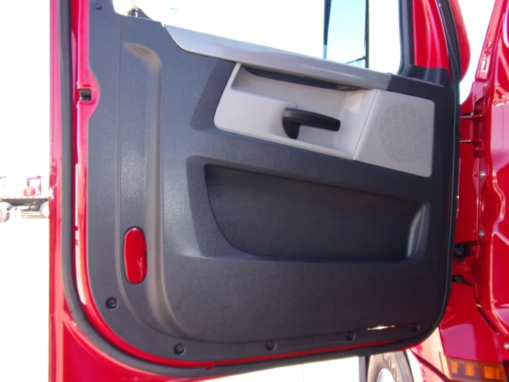 2021 Freightliner Cascadia - image 12