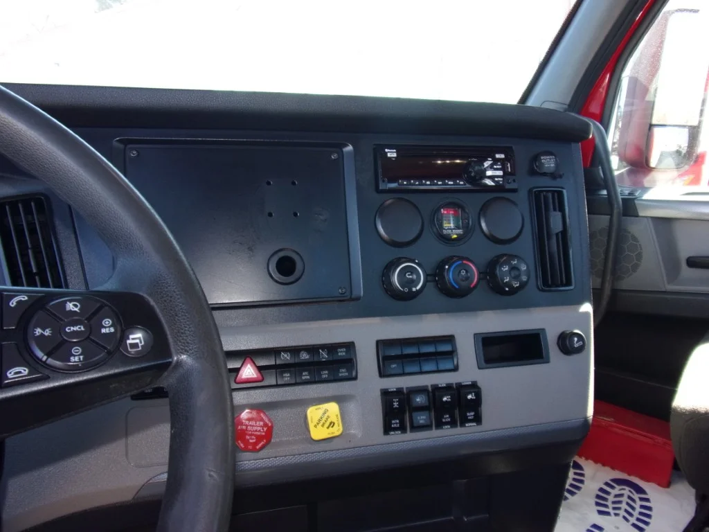 2021 Freightliner Cascadia - image 14