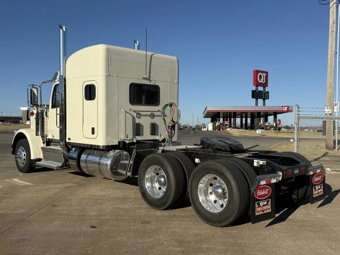 2027 Peterbilt 589 - image 8