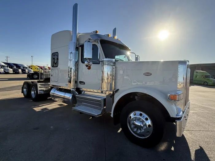 2027 Peterbilt 589 - image 12
