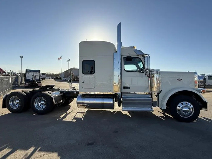2027 Peterbilt 589 - image 11