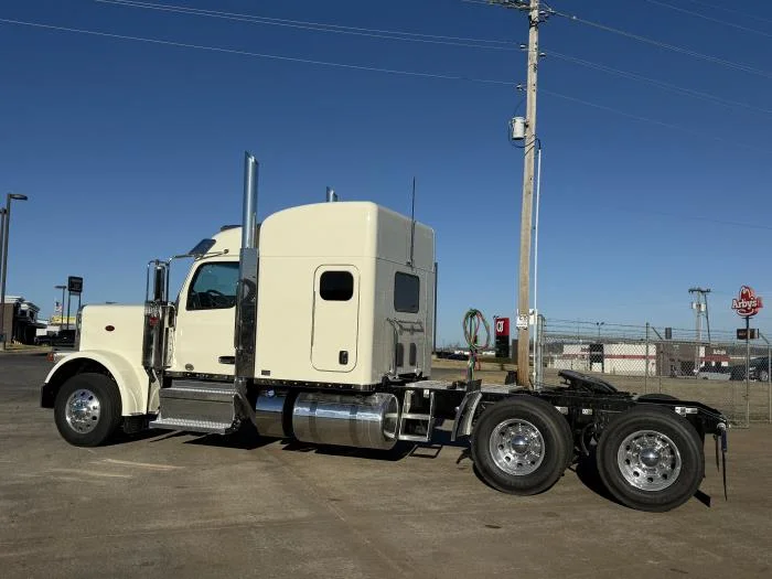 2027 Peterbilt 589 - image 7