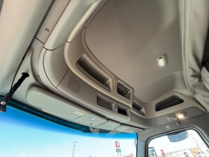 2027 Peterbilt 589 - image 22