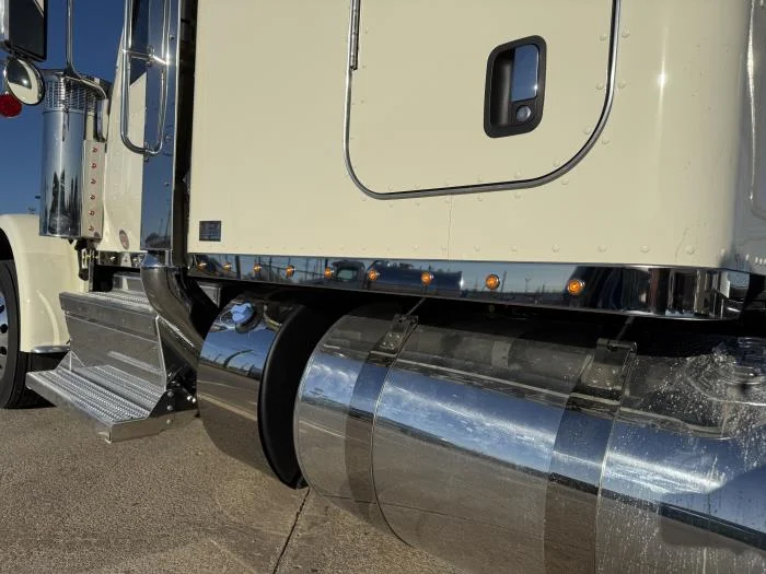 2027 Peterbilt 589 - image 17