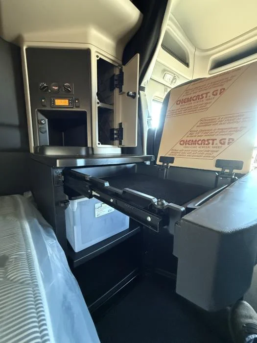 2027 Peterbilt 589 - image 37