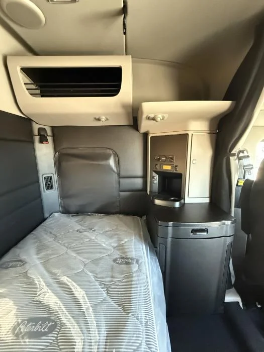 2027 Peterbilt 589 - image 34