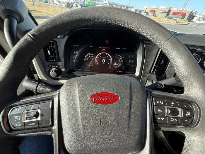 2027 Peterbilt 589 - image 24