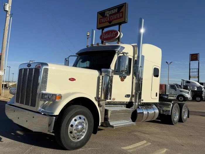 2027 Peterbilt 589 - image 2