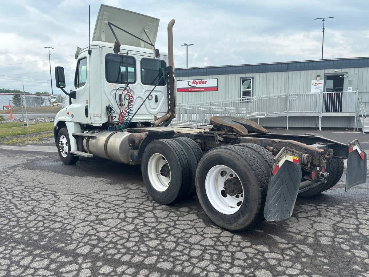 2019 Freightliner Cascadia in Syracuse, NY — photo 6
