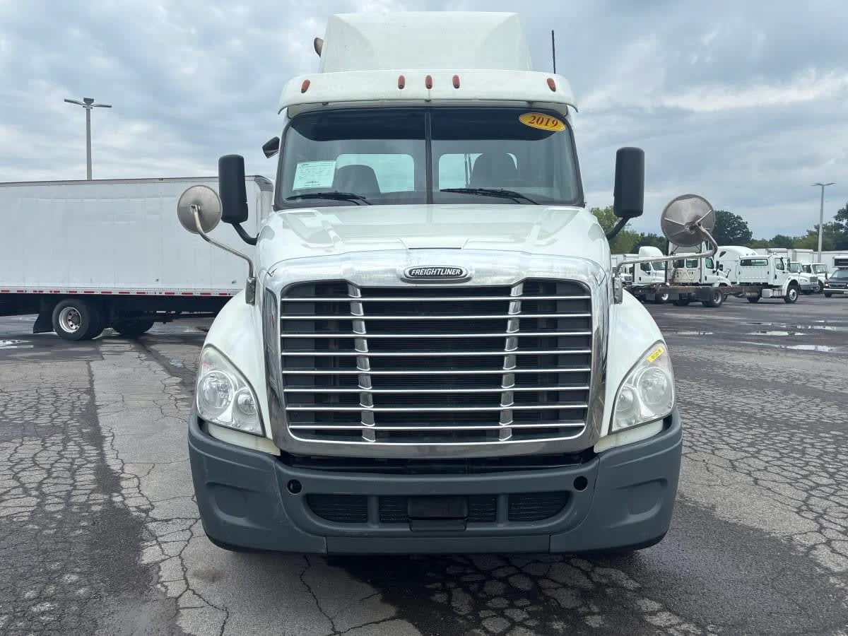 2019 Freightliner Cascadia in Syracuse, NY — photo 2