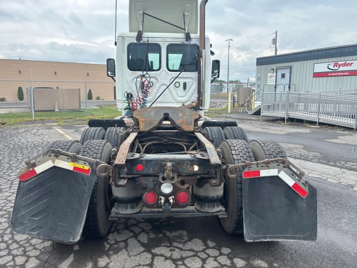 2019 Freightliner Cascadia in Syracuse, NY — photo 5