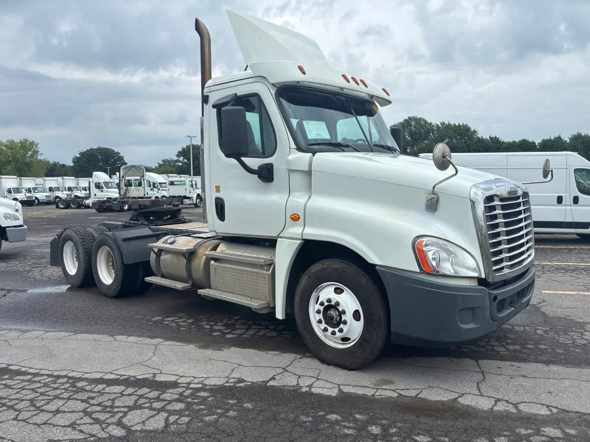 2019 Freightliner Cascadia in Syracuse, NY — photo 3