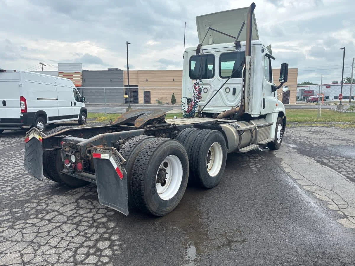 2019 Freightliner Cascadia in Syracuse, NY — photo 4