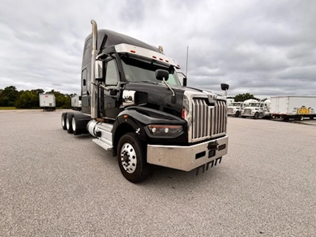 2022 Western Star 49X — photo 2
