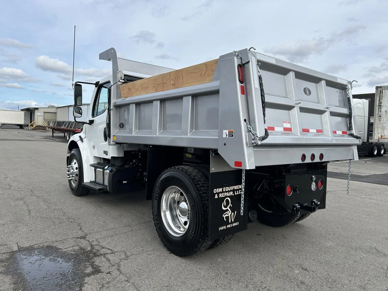 2025 Freightliner M2 106 - image 3