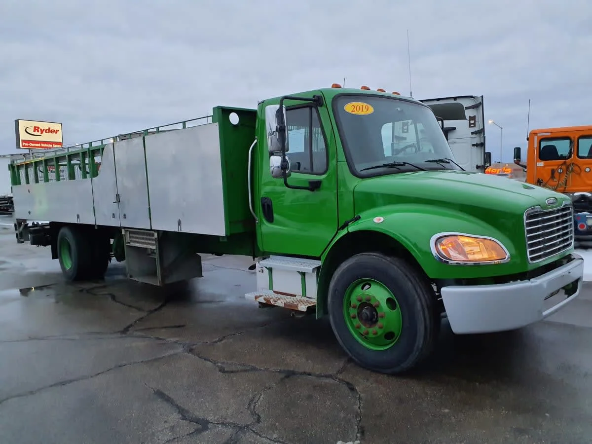 2019 Freightliner M2 106 in Oak Creek, WI — photo 3