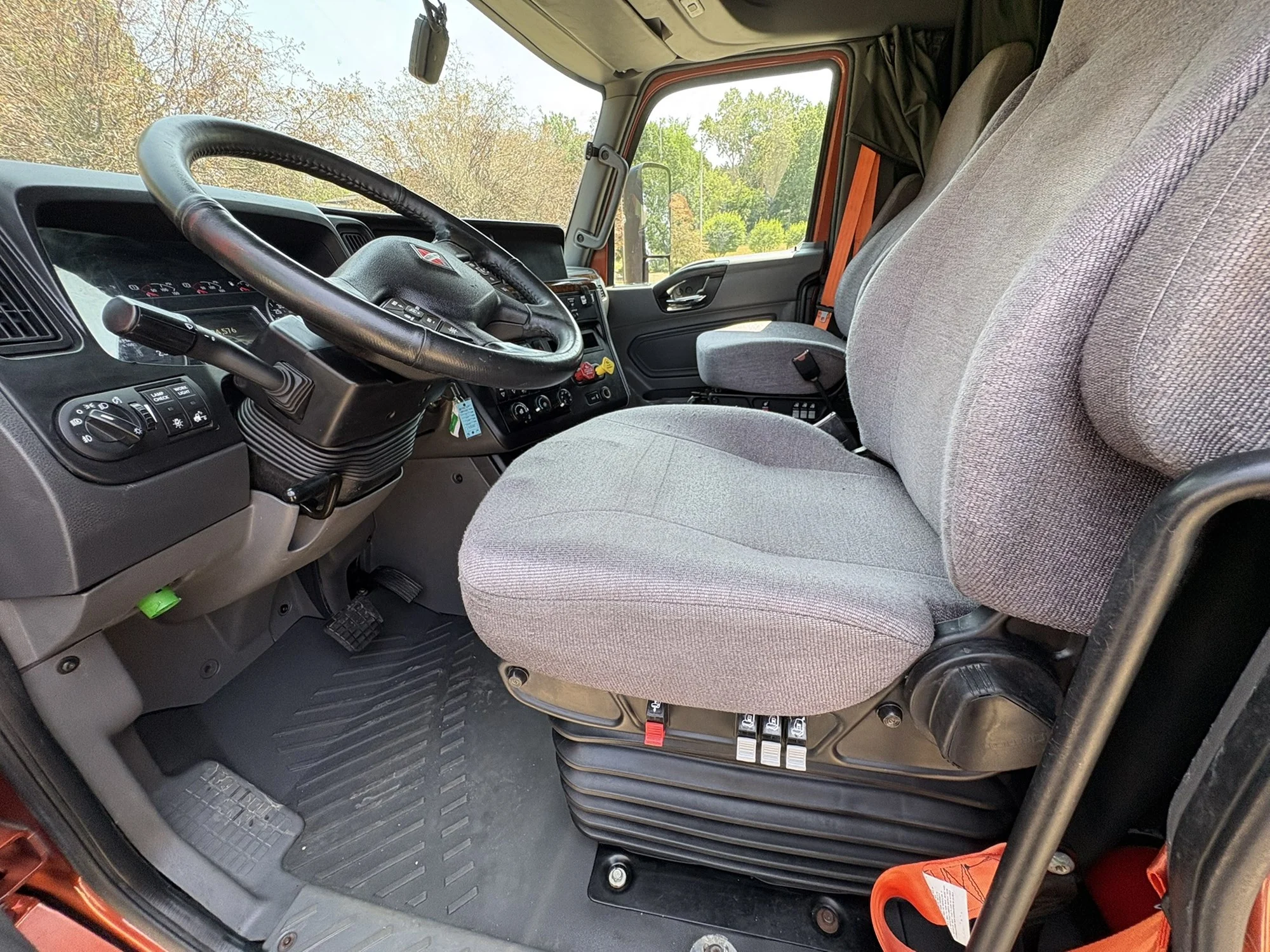2022 International LT in West Michigan International, MI — photo 13
