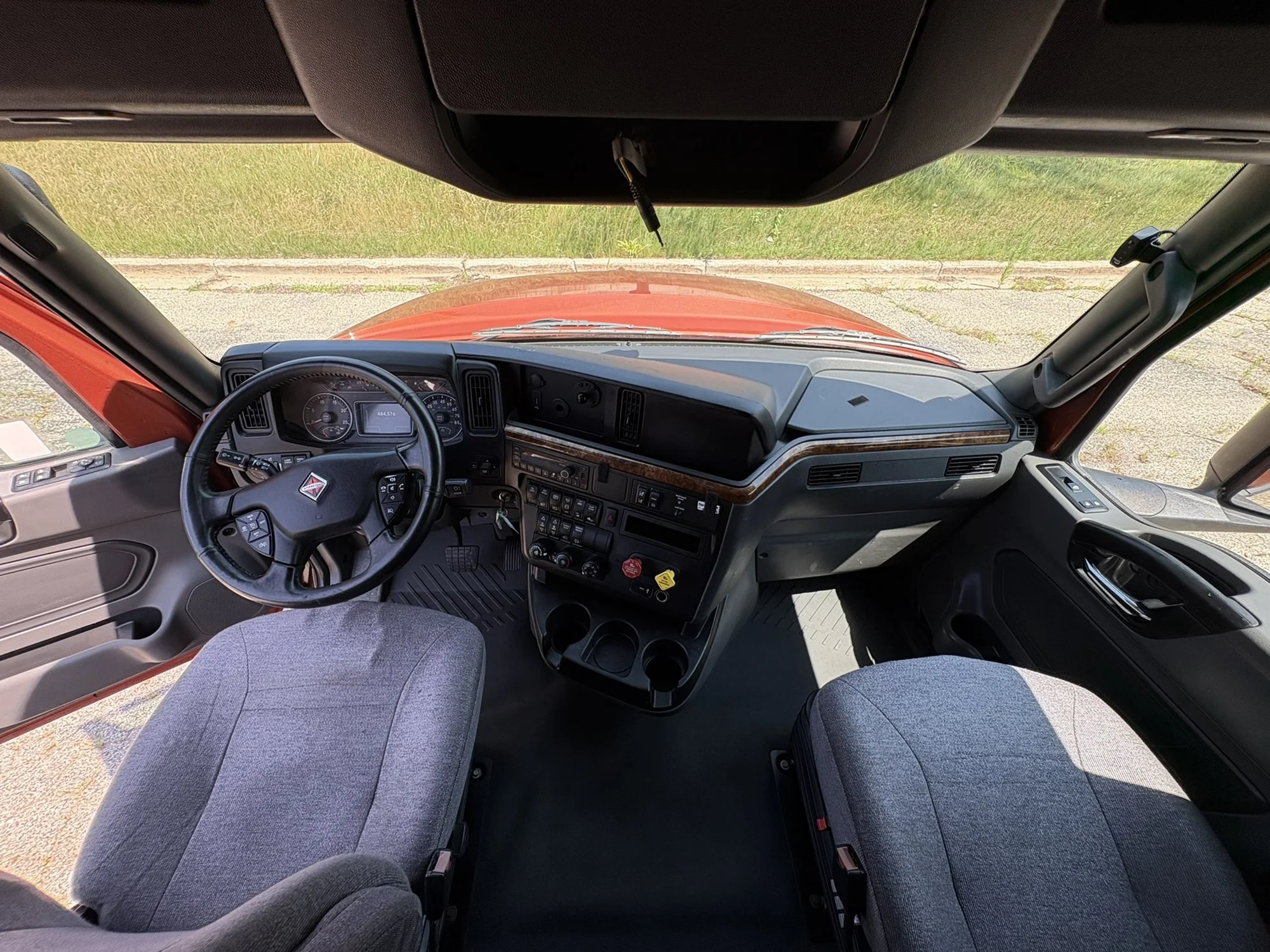 2022 International LT in West Michigan International, MI — photo 16