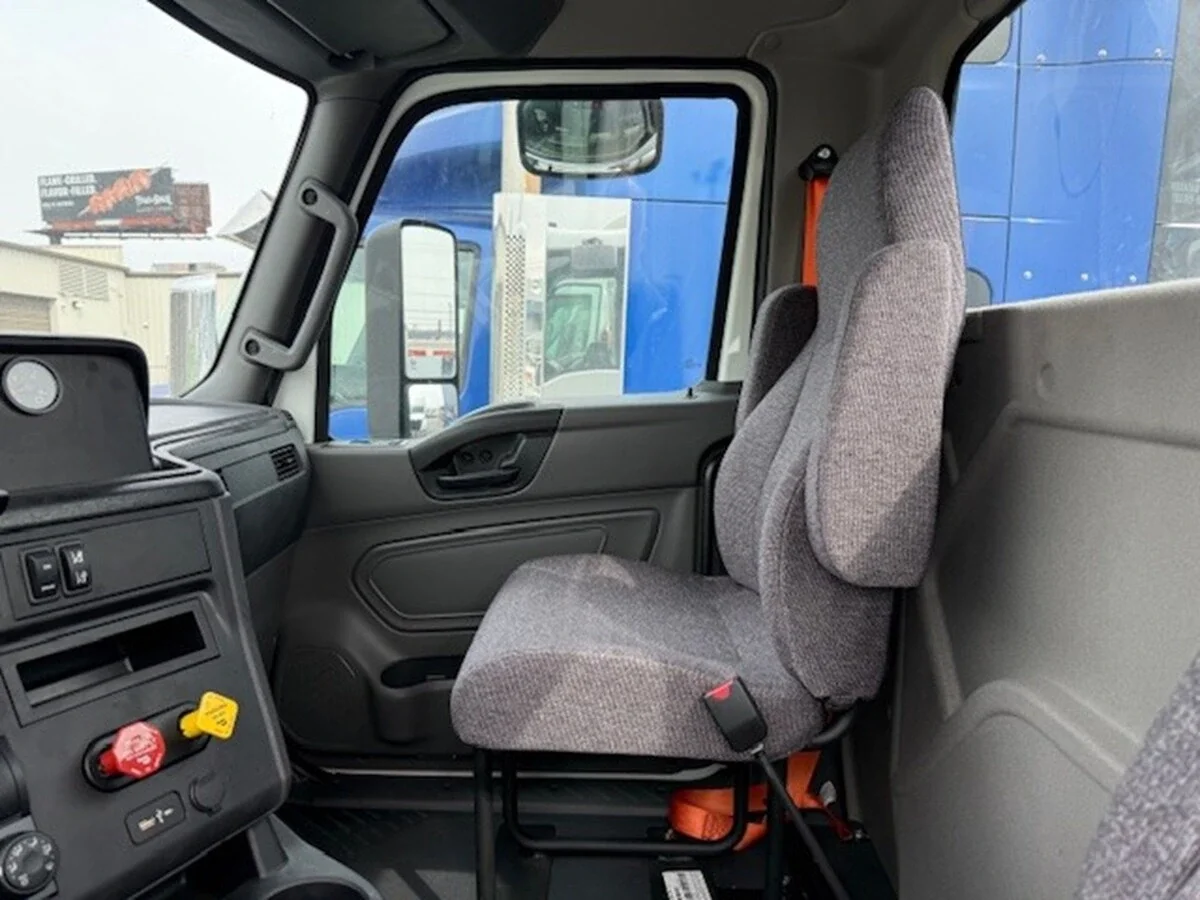 2025 International LT - image 7