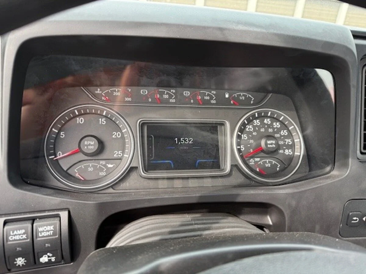 2025 International LT - image 5