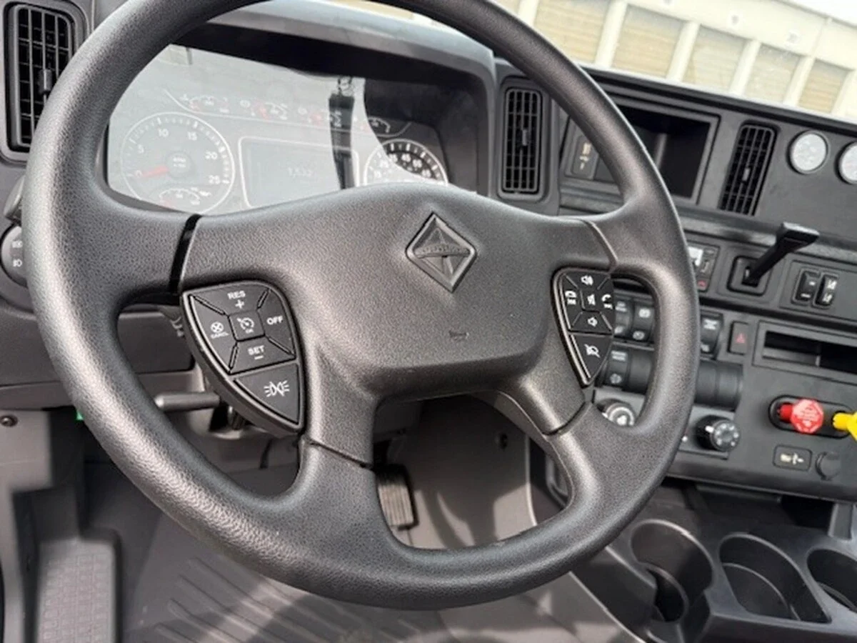 2025 International LT - image 6