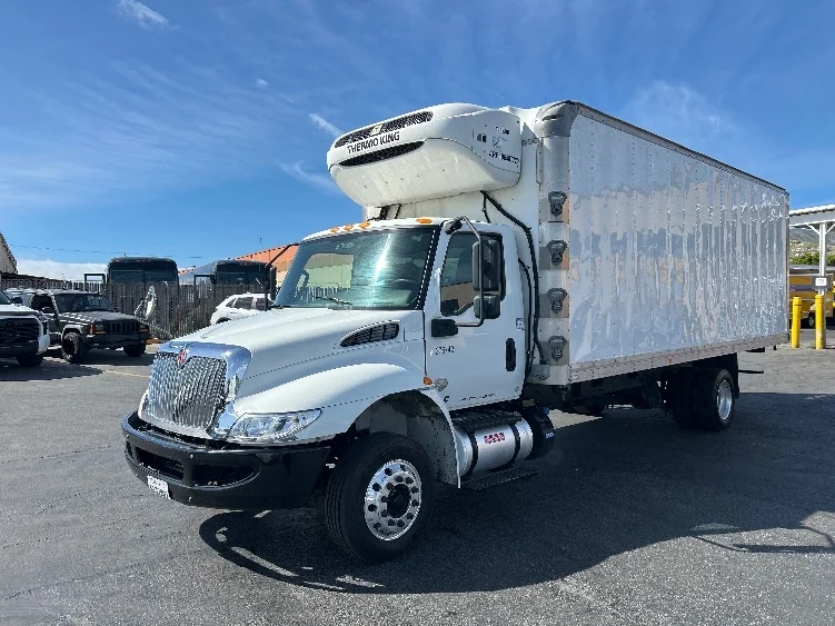 2019 International MV - image 3