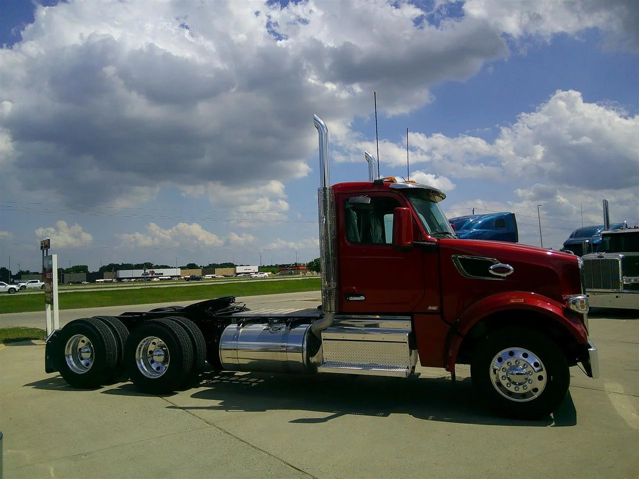 2027 Peterbilt 567 in Fargo, ND — photo 4