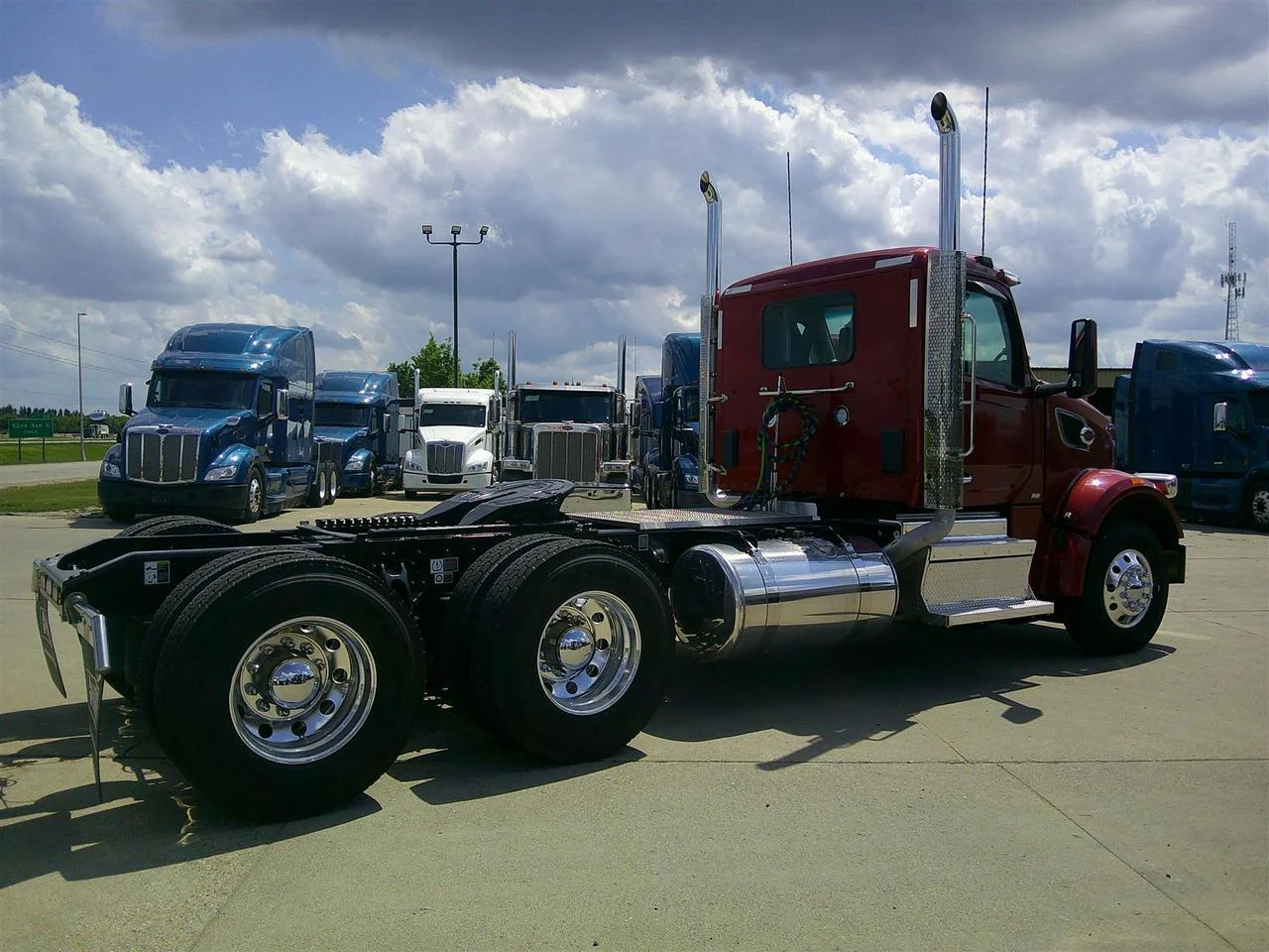 2027 Peterbilt 567 in Fargo, ND — photo 7