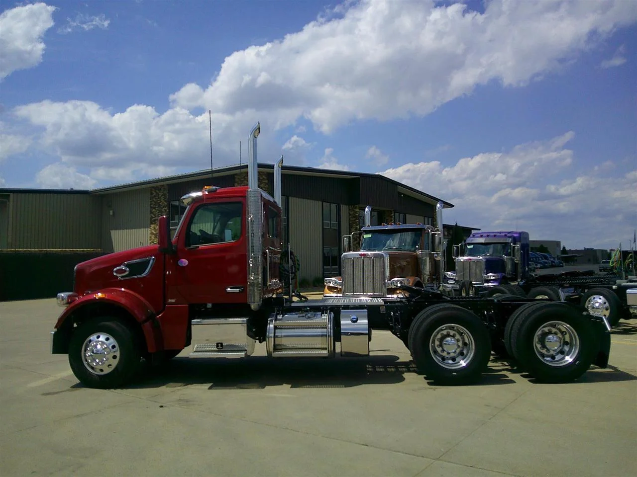 2027 Peterbilt 567 in Fargo, ND — photo 3