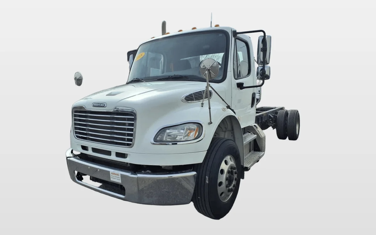2018 Freightliner M2 106 - image 1